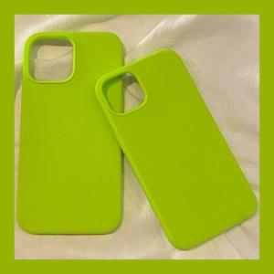 玻璃绿色手机壳苹果版玻璃手机壳和硅胶壳哪个好